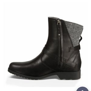 The Teva De La Vina boots